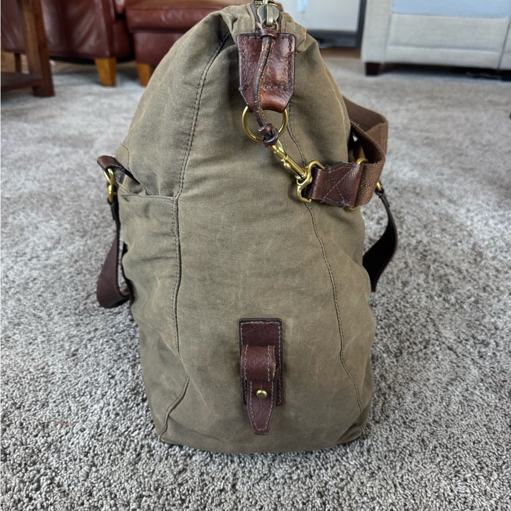 Dry Goods and Men’s Furnishings by J. CREW LARGE CANVAS & LEATHER RUGGED DUFFLE - Picture 5 of 16
